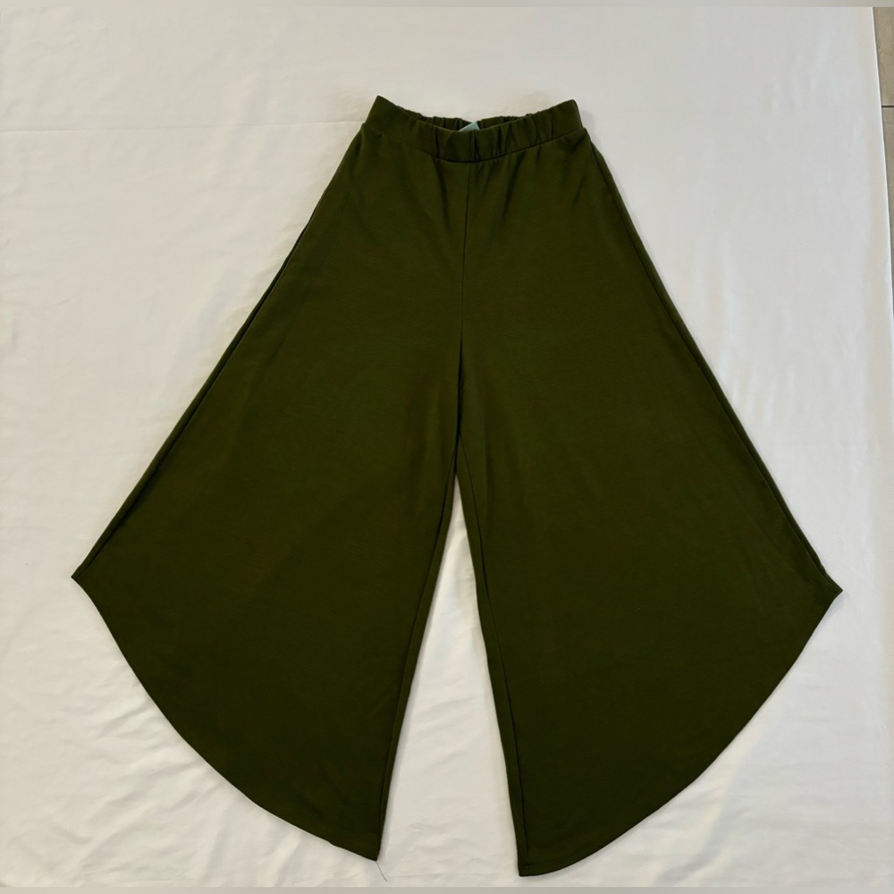 Good Luck Gem green flowy/wide leg cropped pants